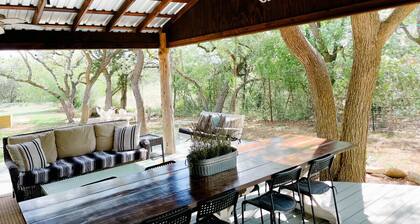 Farmhouse: Sleeps 6 | Soaking Tub | Fire Pit | Wimberley TX