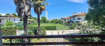 Small villa with garden, between the Dolomites and Venice. Ideal for families and groups