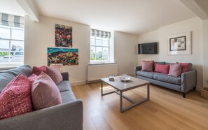 Apartment | Living room | Smart TV - Dawson Place (London)