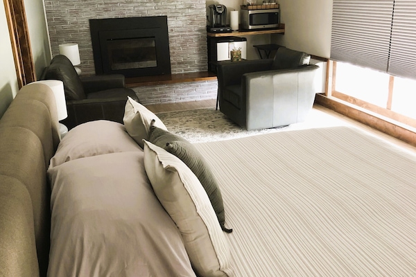 1 slaapkamer, een strijkplank/strijkijzer, gratis wifi, beddengoed