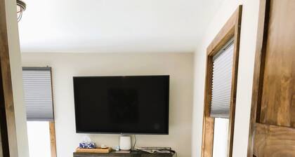 Cozy spacious king bed suite, In the heart of Historic Helena, Montana!