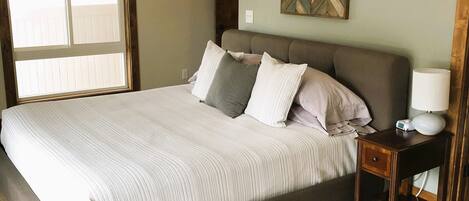 1 habitación, tabla de planchar con plancha, wifi gratis y ropa de cama