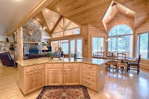 Interior - Luxury Golf Cabin - Pinetop Lakes - 360 Deck (pinetop)