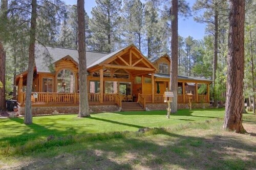Don't miss out! Custom Cabin on Golf Course