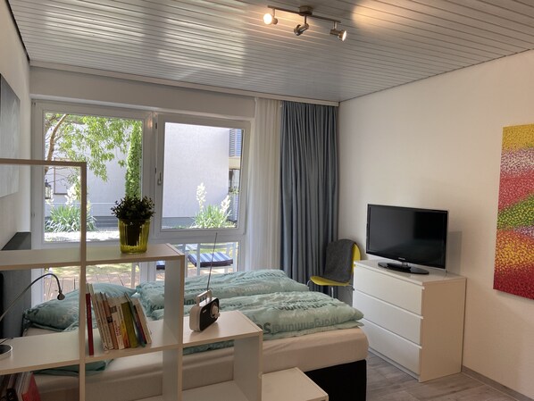 1 bedroom, travel cot, free WiFi, bed sheets