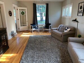 Smart-TV, DVD-spiller og bøker