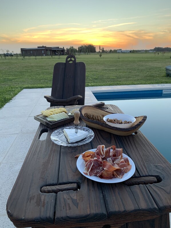 Outdoor dining - Casa de Polo with pool (Cañuelas)