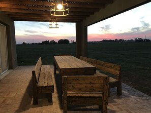 Outdoor dining - Casa de Polo with pool (Cañuelas)