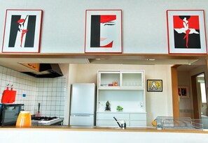 Frigorífic, microones i placa de cuina