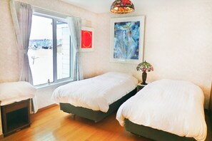 2 bedrooms, desk, iron/ironing board, free WiFi