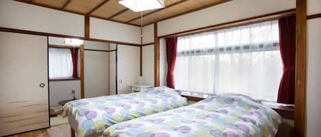 1 bedroom, desk, free WiFi, bed sheets
