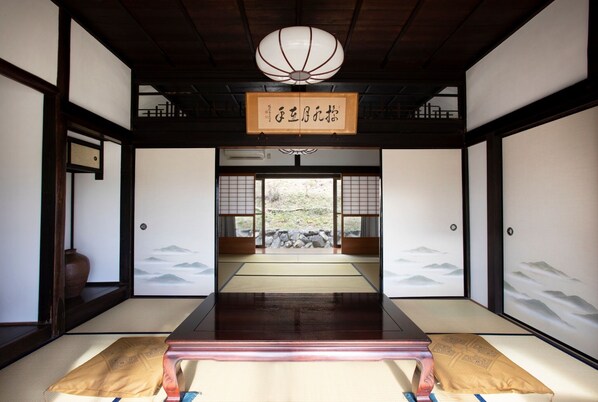 Japanese-style room