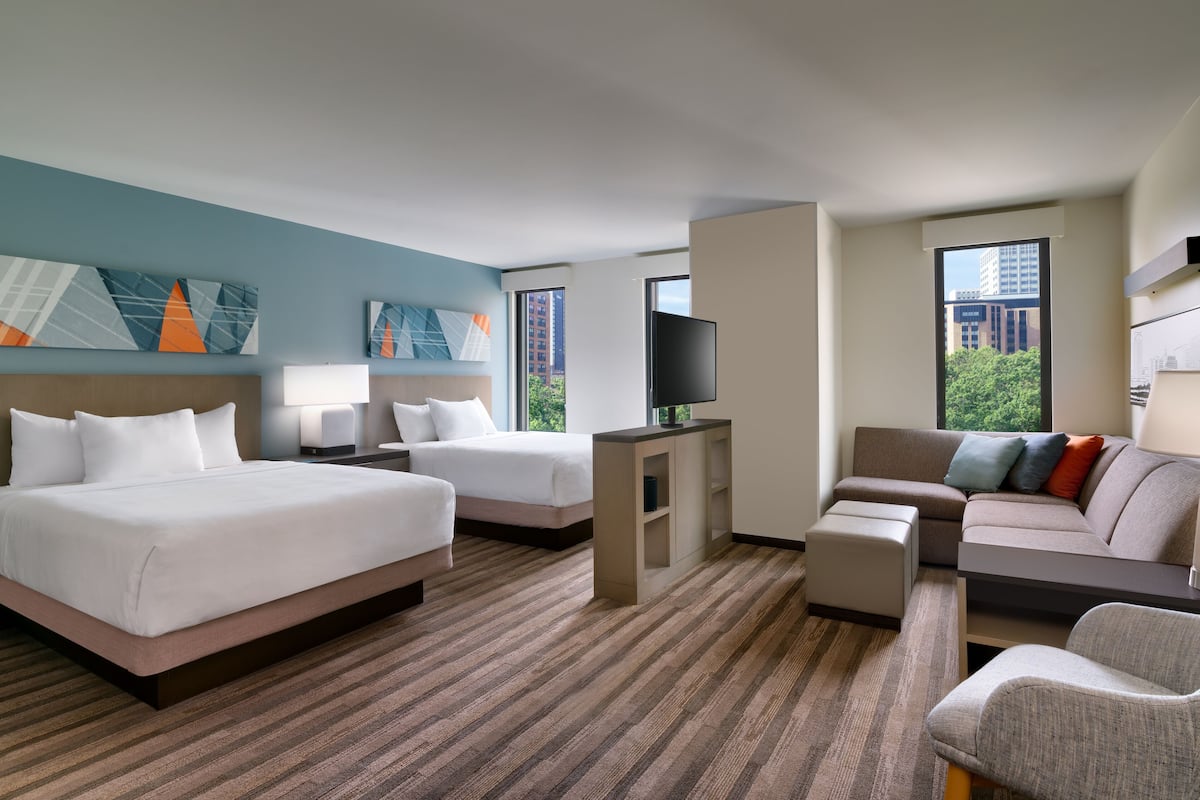 1 bedroom, premium bedding, desk, laptop workspace