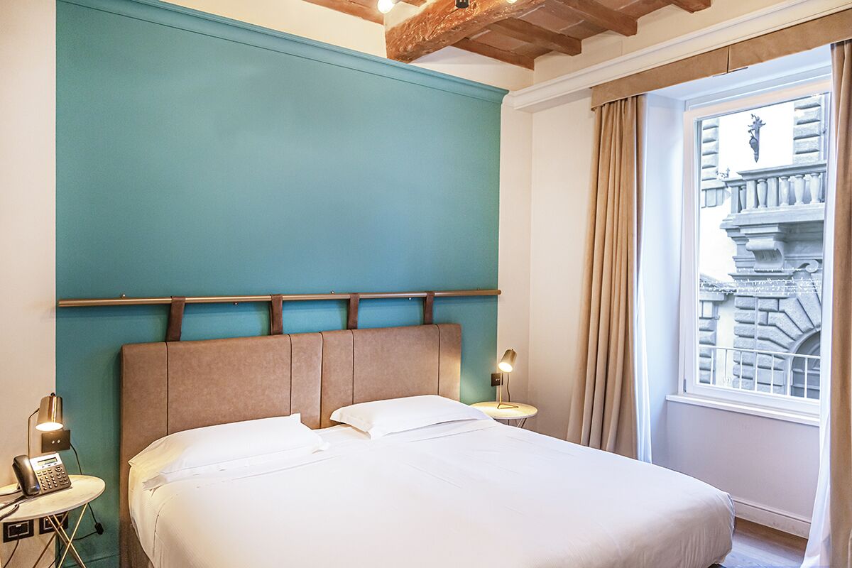 Premium bedding, down comforters, minibar, individually decorated