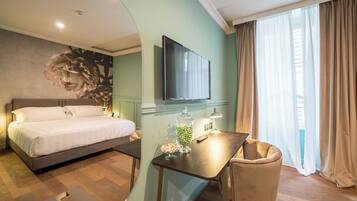 1 kamar tidur, seprai premium, selimut bulu angsa, dan minibar