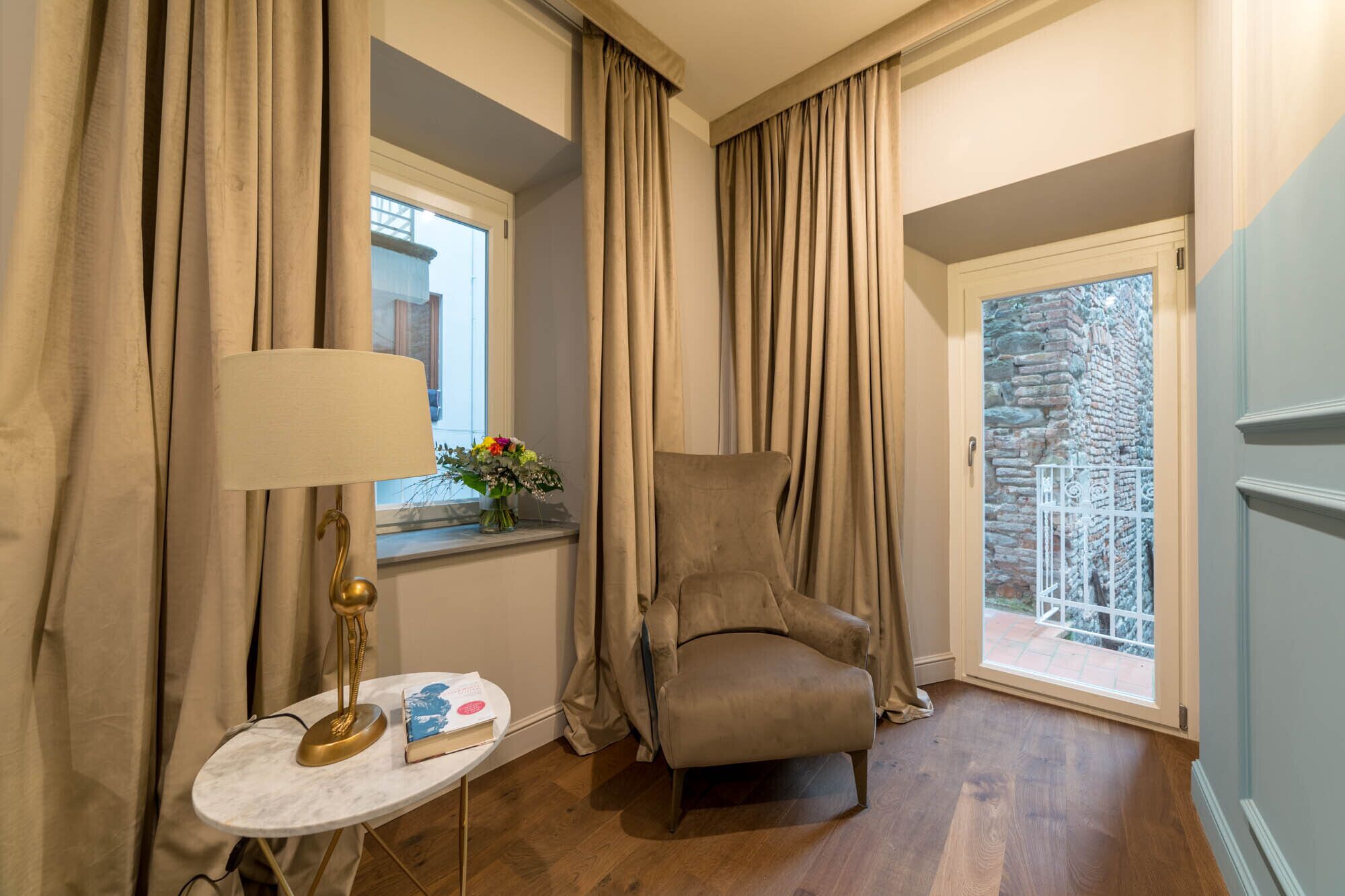 Junior Suite | Living area | 24-inch Smart TV with satellite channels, TV