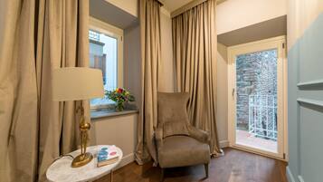 Junior Suite | Living area | 24-inch Smart TV with satellite channels, TV