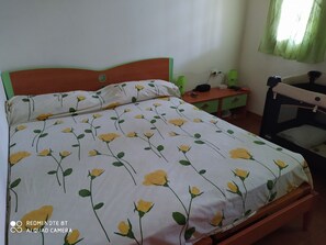 3 bedrooms, in-room safe, wheelchair access