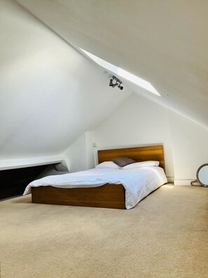 Luxury Cottage | 3 bedrooms, premium bedding, pillow-top beds, individually decorated - Bodhi Tree Cottage - Grove Road Cottages (Stratford-upon-Avon)