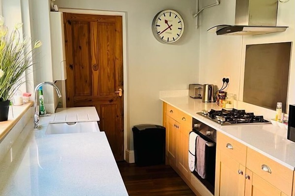 Luxury Cottage | Private kitchen | Full-size fridge, microwave, stovetop, dishwasher