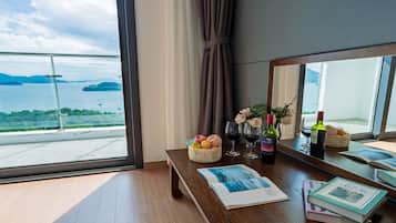 Down comforters, in-room safe, desk, blackout drapes