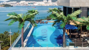 2 piscinas al aire libre