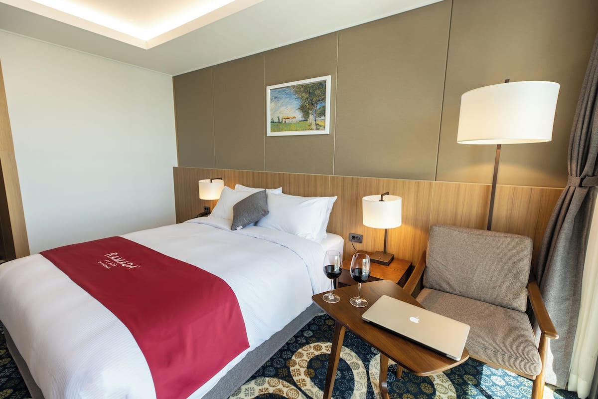 Deluxe Double Half Ocean 2 people | 1 bedroom, down comforters, in-room safe, desk
