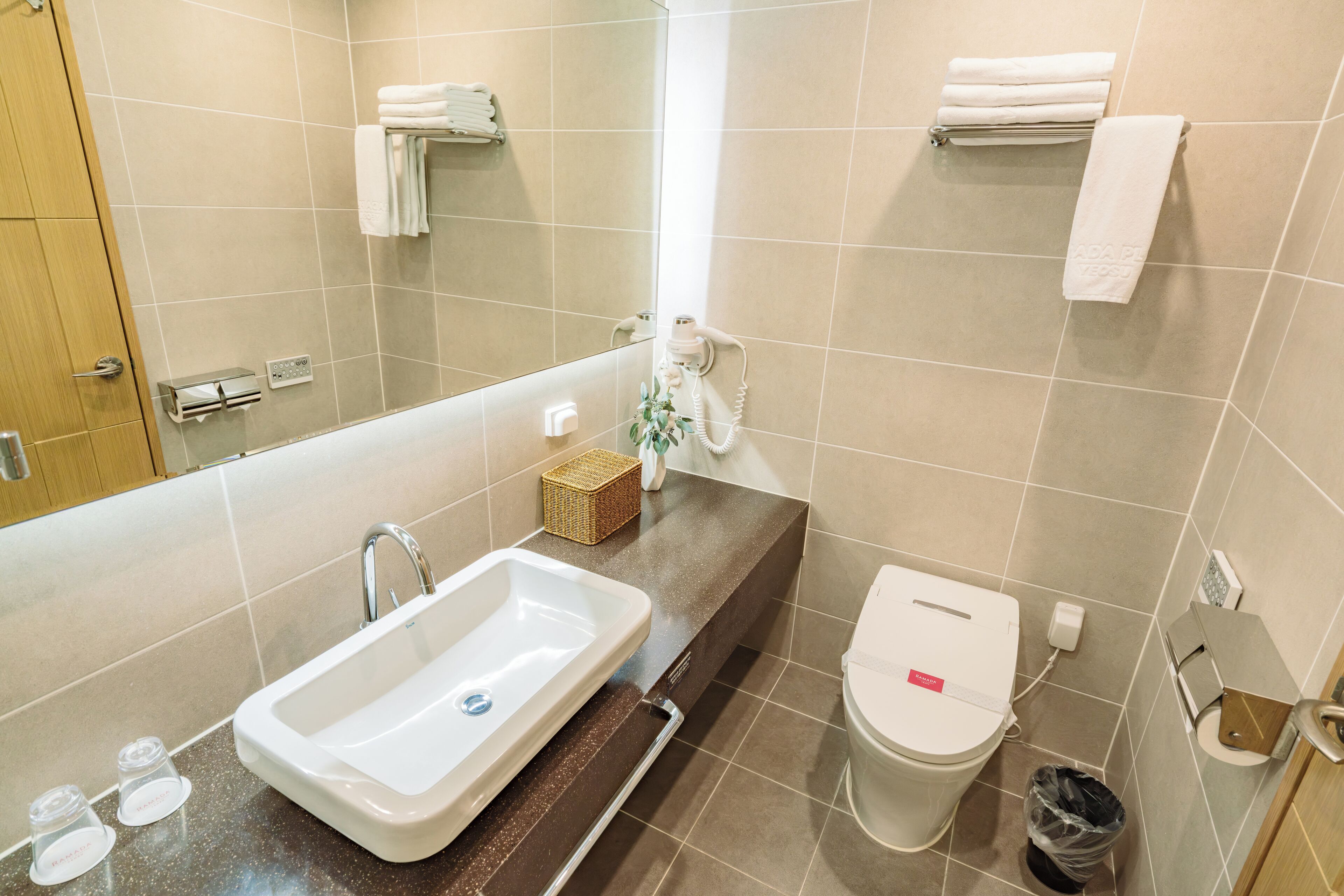 Shower, hair dryer, bathrobes, slippers