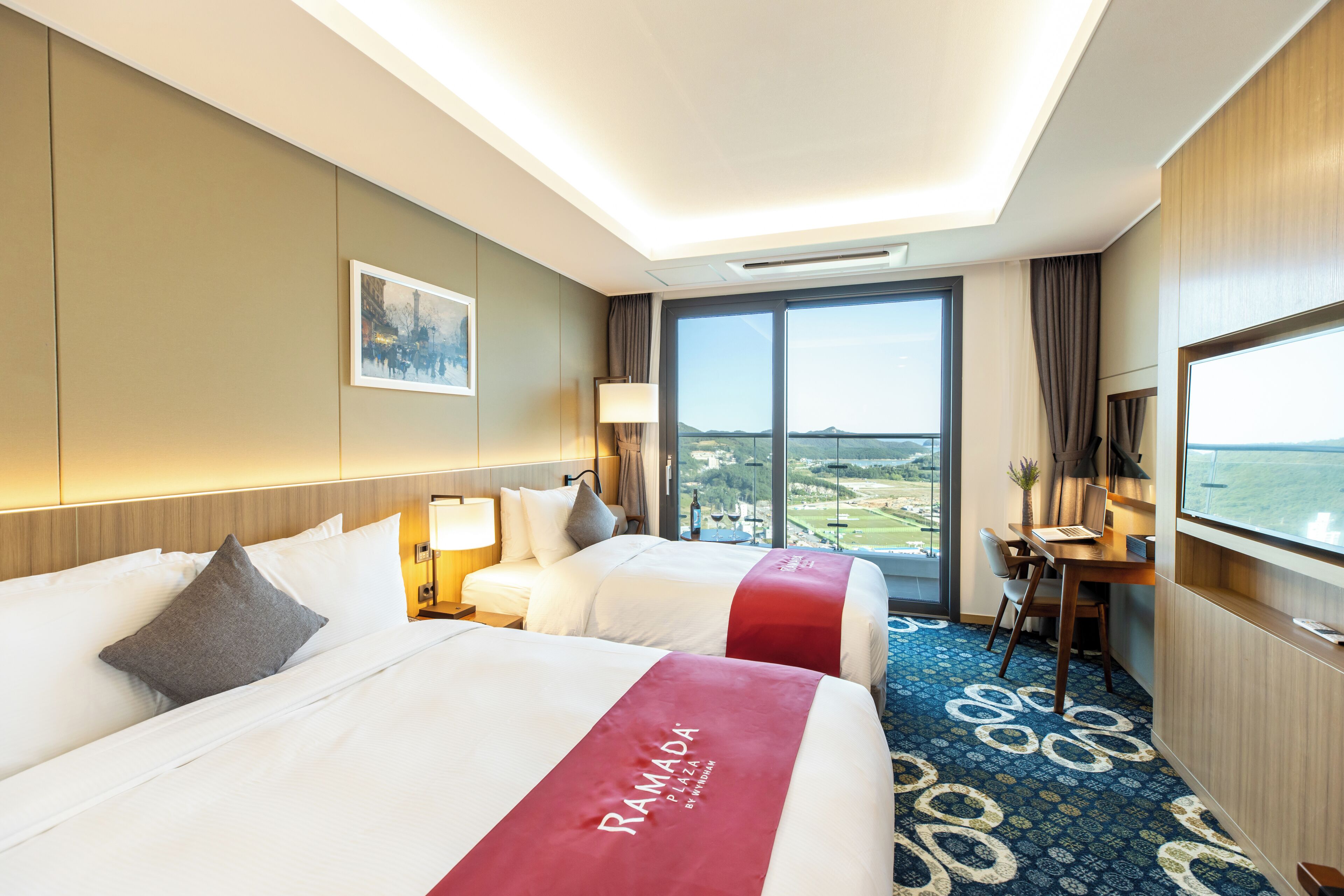 오리/거위털 이불, 객실 내 금고, 책상, 암막 커튼