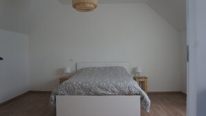 3 chambres, fer et planche à repasser, lit parapluie, Wi-Fi gratuit