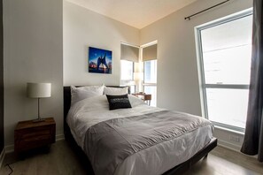 1 Schlafzimmer, Schreibtisch, Bügeleisen/Bügelbrett, Reisekinderbett