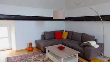 Apartment | Living room | TV