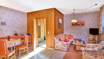 Condo, 1 phòng ngủ (Sonnenterrasse) | Khu phòng khách | TV