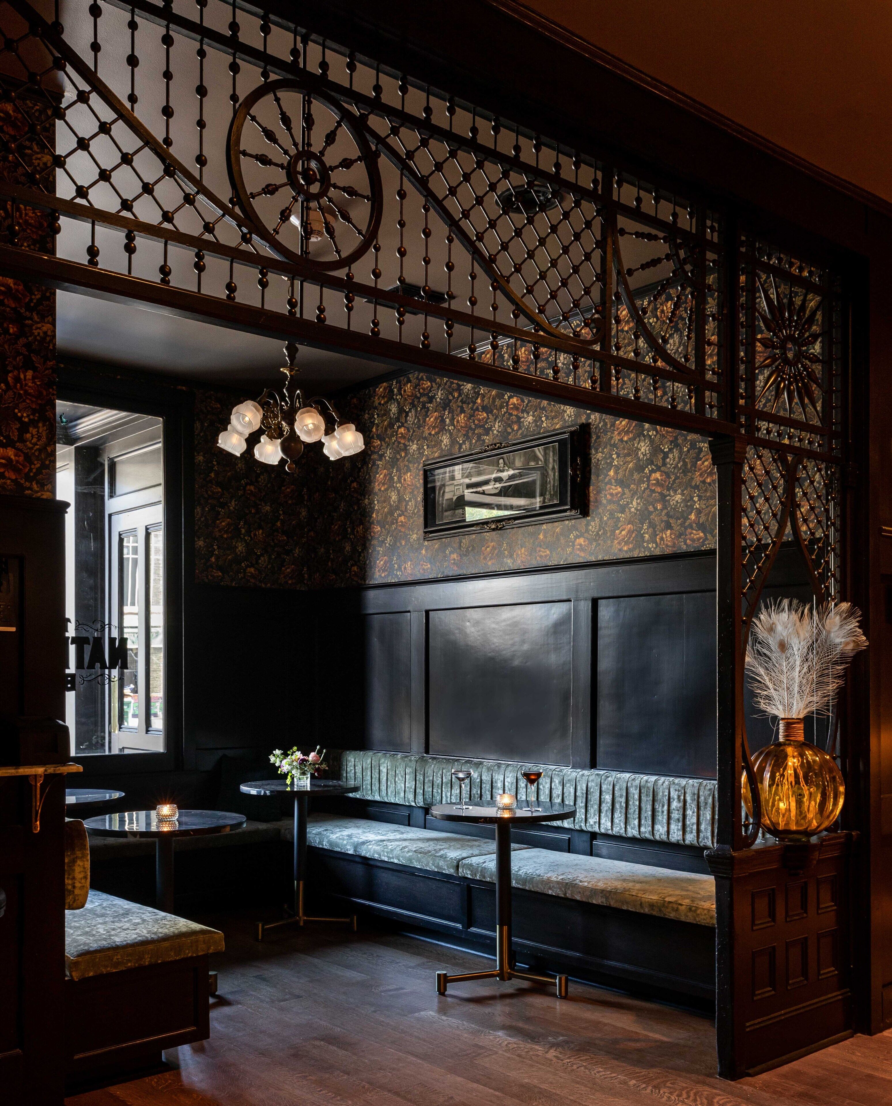 2 bars/lounges, gastropub