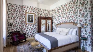 Studio Suite, 1 King Bed | Egyptian cotton sheets, premium bedding, pillow-top beds, in-room safe