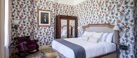 Suíte estúdio, 1 cama King | Roupas de cama de algodão egípcio, roupas de cama premium