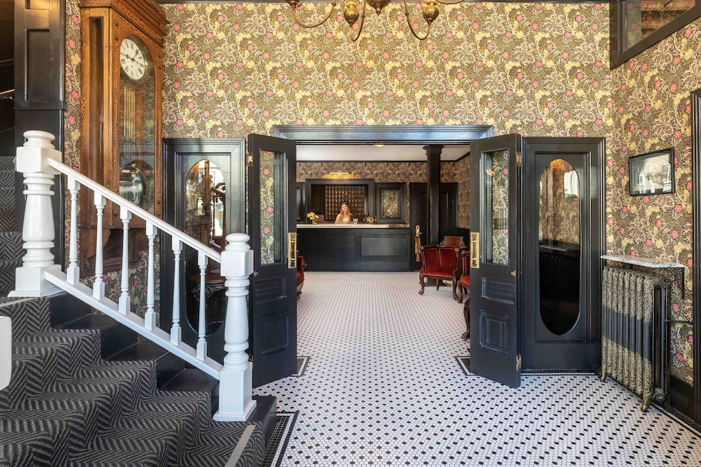 The National Exchange Hotel by null