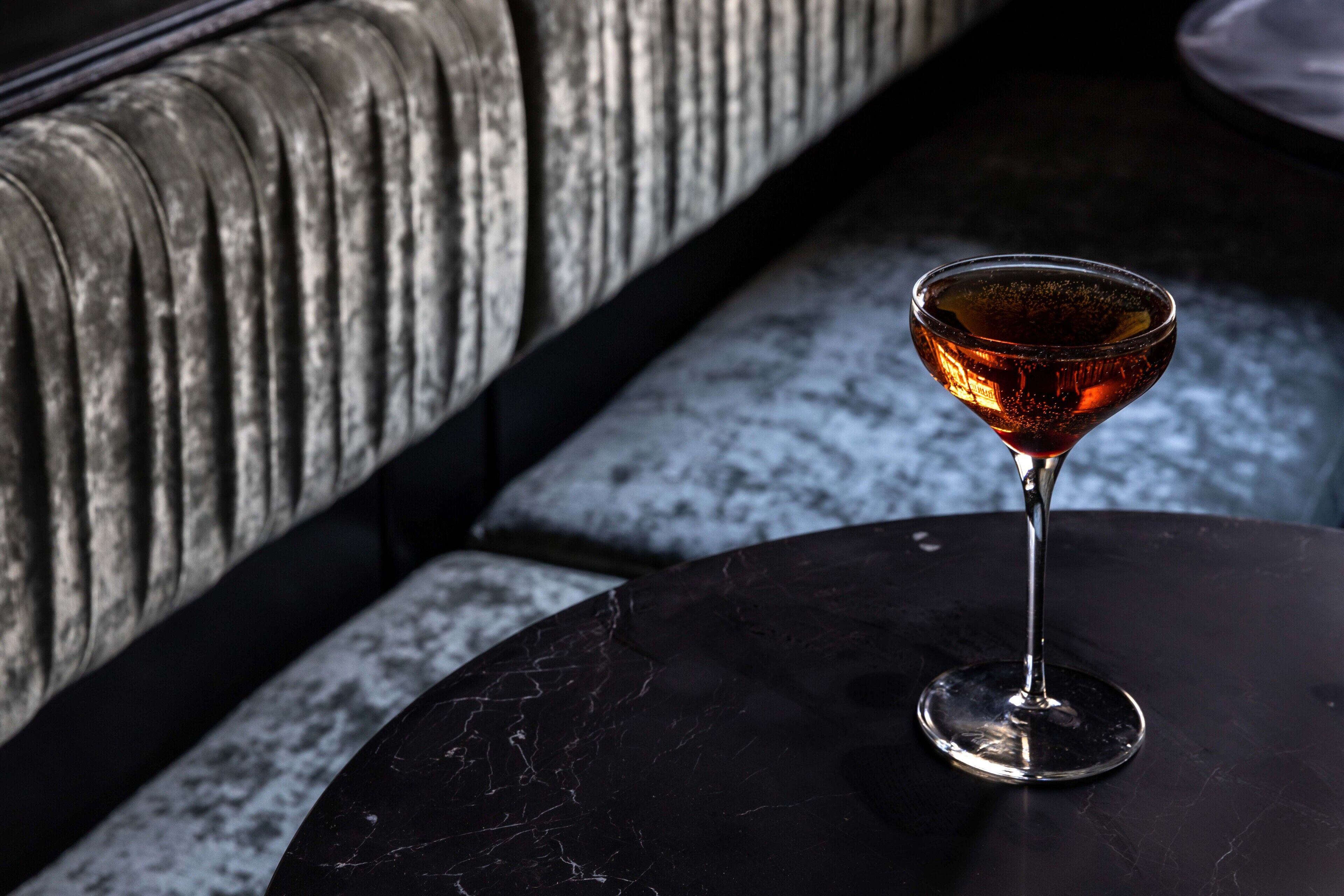 2 bars/lounges, gastropub