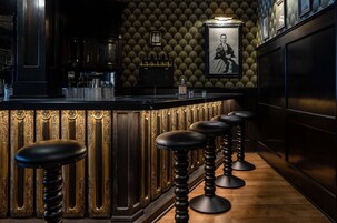 2 bares, pub gastronómico