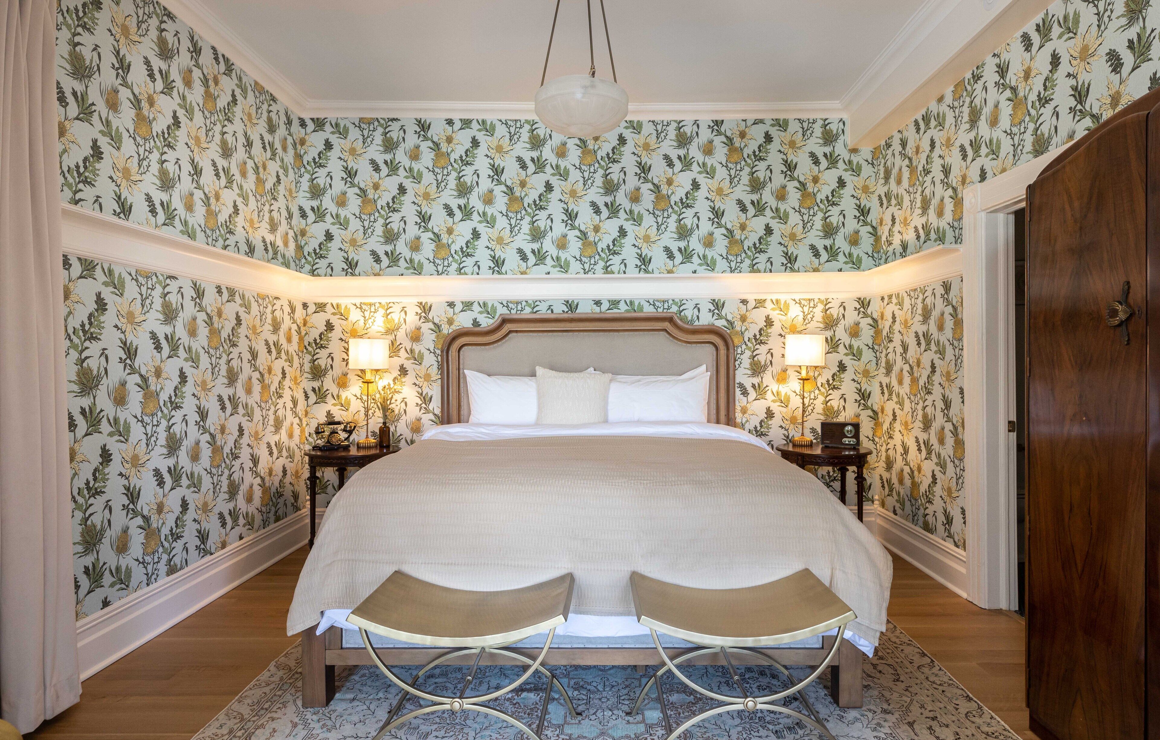 egyptian cotton sheets, premium bedding, pillow-top beds, in-room safe