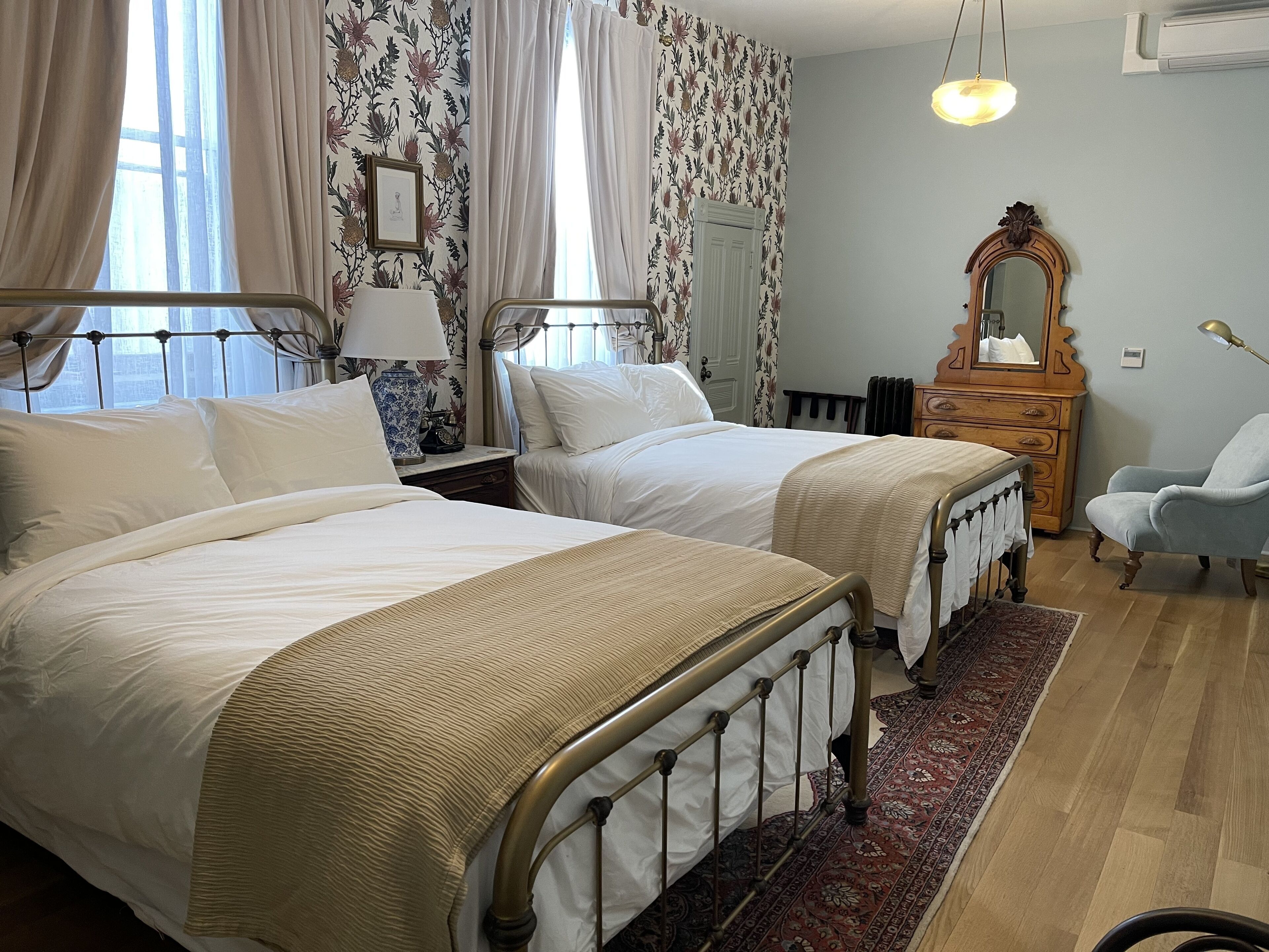 egyptian cotton sheets, premium bedding, pillow-top beds, in-room safe