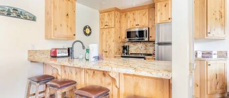 Refrigerador, microondas, horno, placa de cocina