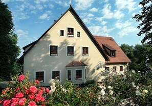 Exterior - Gasthof Schloßbraeu Lintach (Freudenberg)