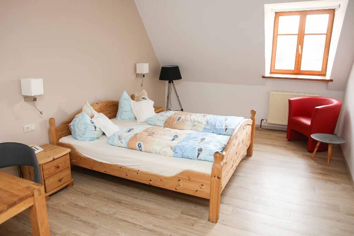 Double Room | In-room safe, desk, free WiFi, bed sheets