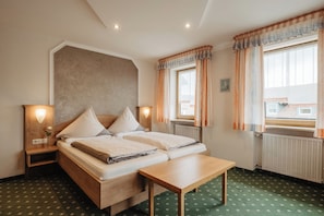 Desk, WiFi, bed sheets - Gasthof-Metzgerei-Pension Schierlitz (Rimbach)
