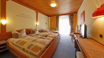 Double Room | Desk, WiFi, bed sheets