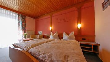 Dubbelrum | Skrivbord, wi-fi och sängkläder