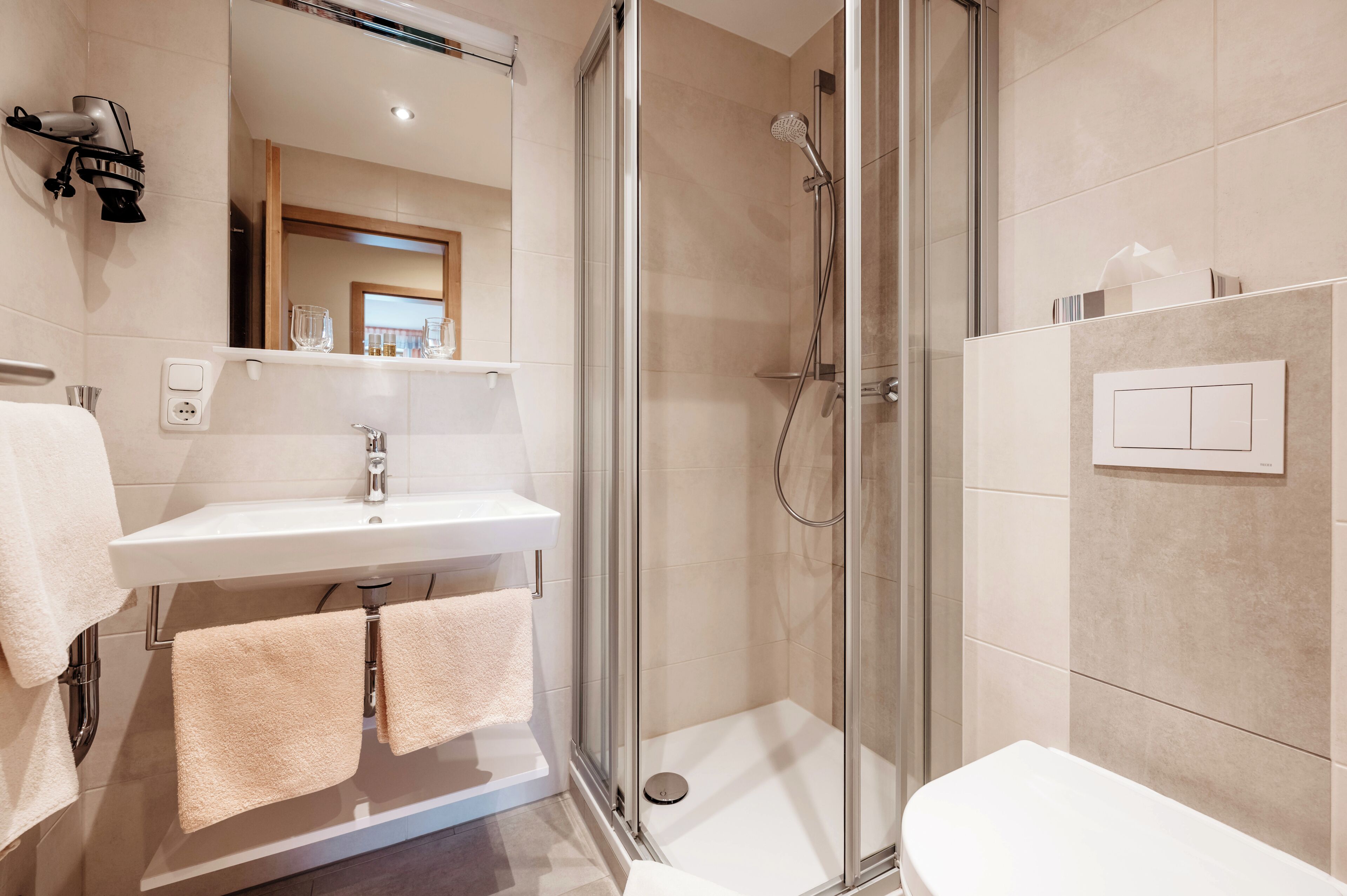 Shower, hair dryer, towels