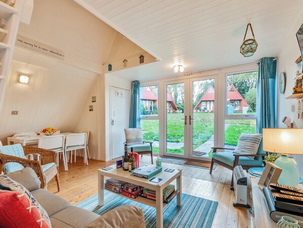 Living area - 3 bedroom accommodation in Kingsdown, near Deal (Kingsdown, near Deal)