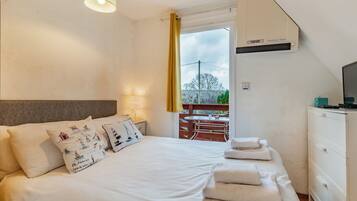 3 bedrooms, free WiFi, bed sheets